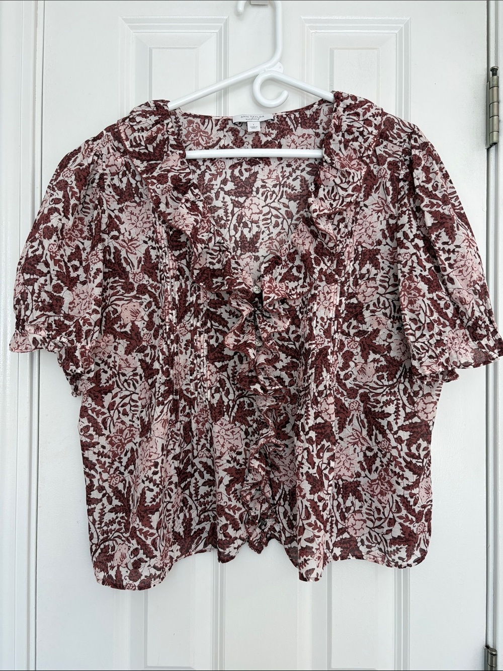 Ann Taylor Weekend Ruffled Floral Button-Front Blouse in Dusty Pink & Burgundy